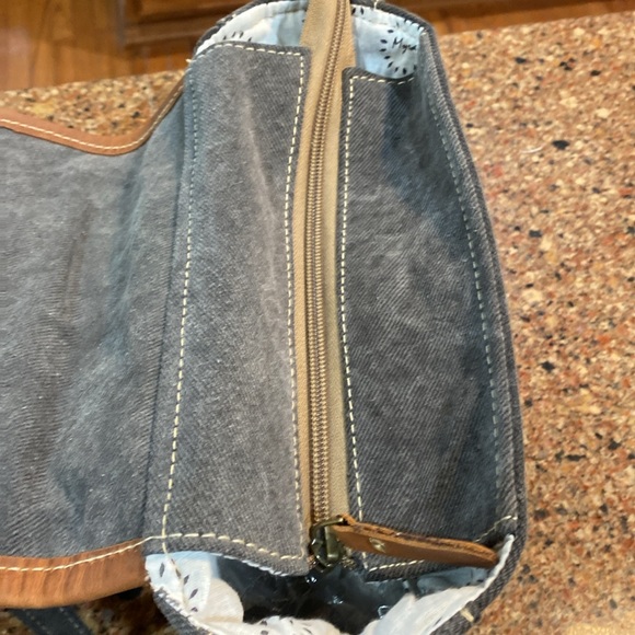 ****PRICE DROP****  NWT MYRA MESSENGER BAG - Picture 5 of 10